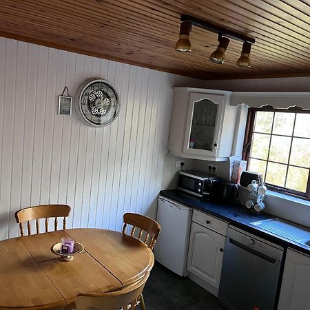 Cosy Lakeside Chalet With Option To Add Private Hot Tub Duneena Esterno foto