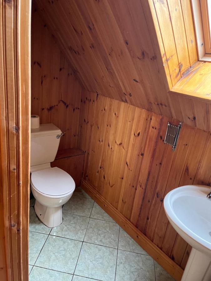Cosy Lakeside Chalet With Option To Add Private Hot Tub Duneena Esterno foto