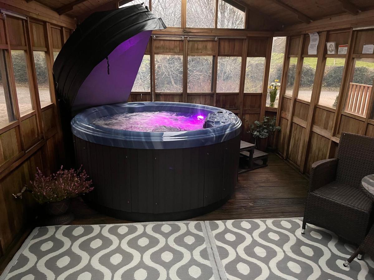 Cosy Lakeside Chalet With Option To Add Private Hot Tub Duneena Esterno foto