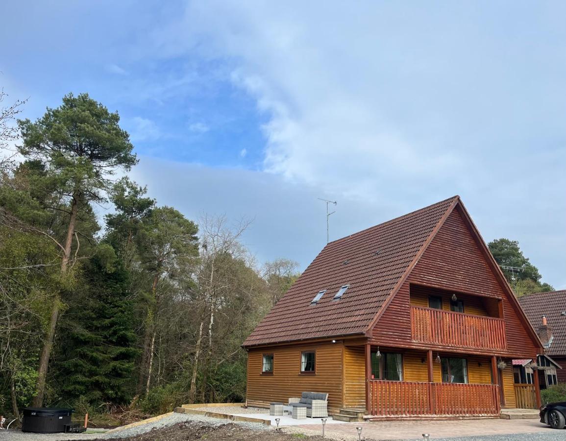 Cosy Lakeside Chalet With Option To Add Private Hot Tub Duneena Esterno foto